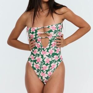 Benoa India Waikīkī One Piece